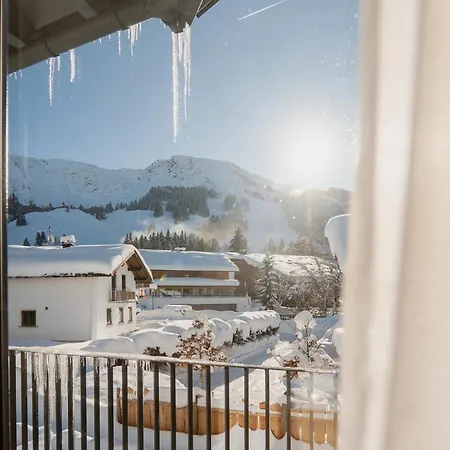 Bergbuddies - Uebernachtung Inklusive Kostenlosen Bergbahntickets Und Vielem Mehr Bad Hindelang